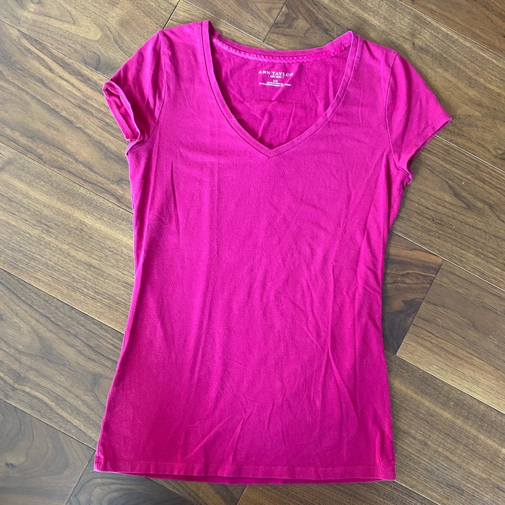 [Ann Taylor] Pink V-Neck Tee with Short Sleeves